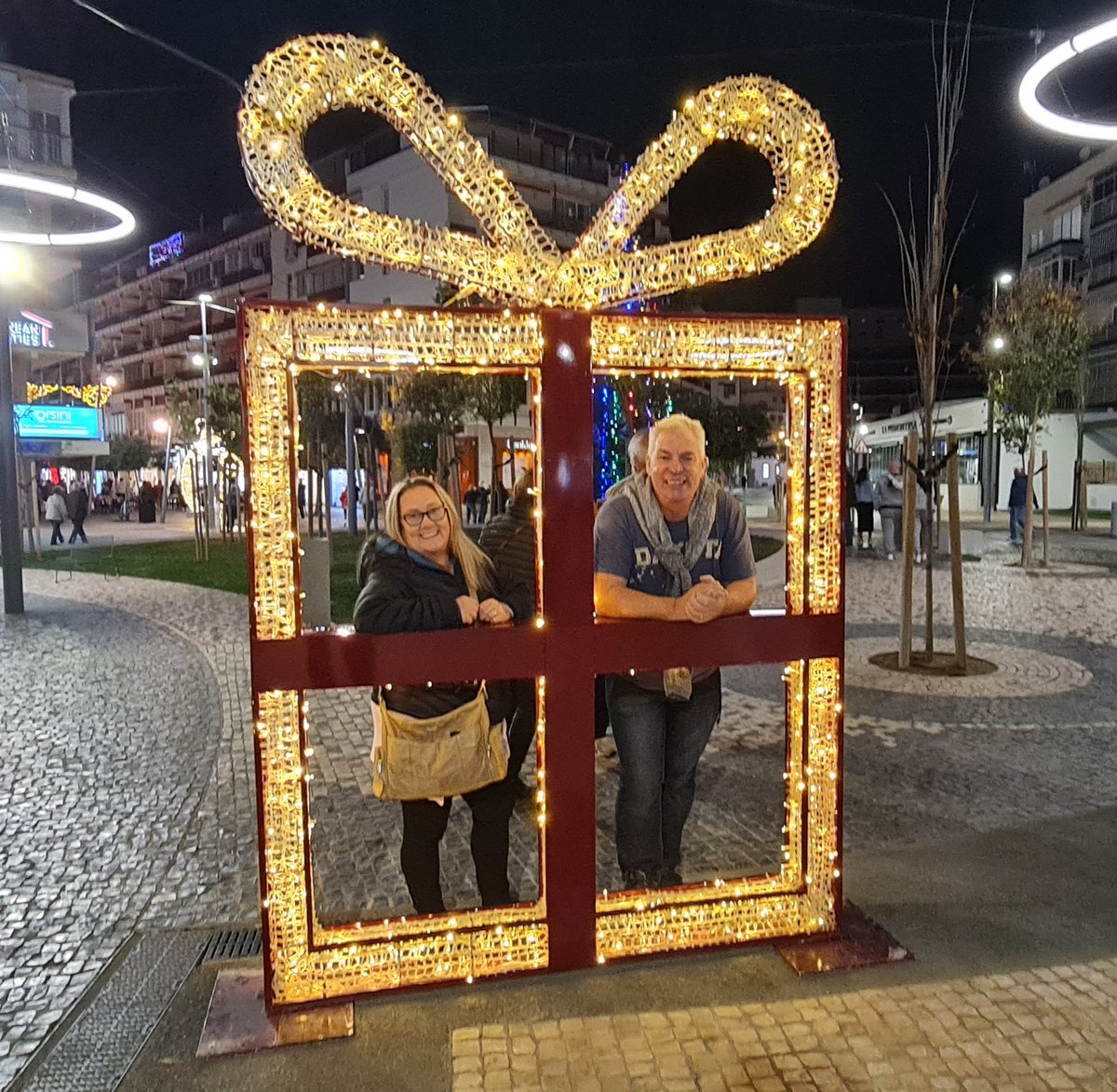 paulandcarole's tweet photo. #Christmas has arrived in #Benidorm! 😍

We have also found a bar where a glass of wine and a pint of beer is only €3 in total. 😍🤣

Where has been the cheapest round of drinks that you have ever had?

#bargainbooze #holidays
#aplaceinthesun #Spain https://t.co/m1ZygxVS98