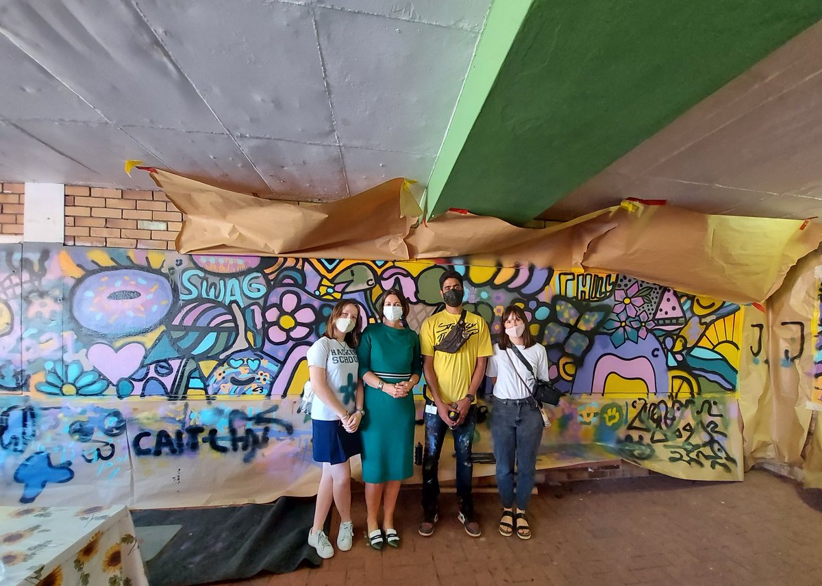 GermanyCapetown's tweet photo. Something different towards the end of the schoolyear at #DSK: HIP HOP culture workshops with music, breakdance and graffiti, supported by the ๐ฉ๐ช General Consulate: so much fun, so much talent, so much inspiration! #5elementsofhiphop https://t.co/GXFBnNXW7W