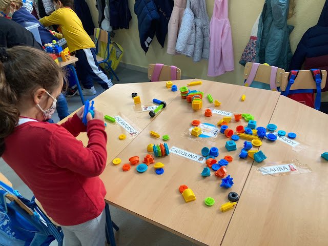 PequesdelV's tweet photo. Comenzamos nueva aventura con nuestras compis de ciclo introduciendo los #ambientesdeaprendizaje
Todo el en blog: https://t.co/mHOURiAx8f https://t.co/hhn8QCQ1aZ