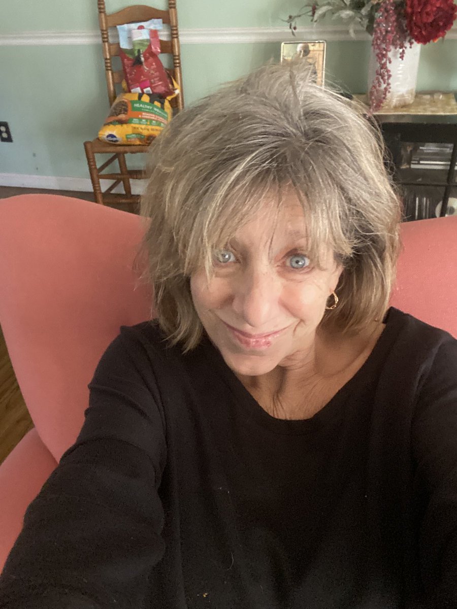 PizzaQueen60's tweet photo. Tell it like it is Tuesday #nomakeup #neverfiltered https://t.co/vu92Z9HZGv
