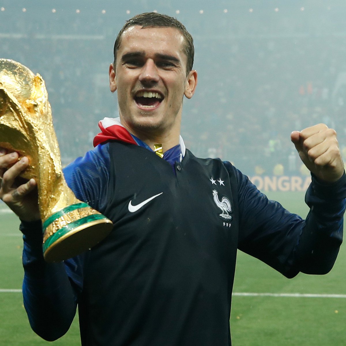 ActualitsGriez1's tweet photo. Mbappe a fait une meilleure année que Benzema mais comme Griezmann en 2016 et 2018  il n'a pas le soutien du public français scandal  #BallonDor #BallonDor2021  #Mbappe  #Griezmann  #Benzema https://t.co/URhtJAJAzk