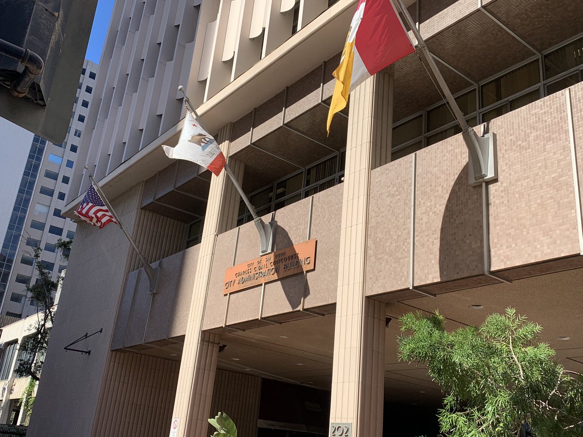 CarlosUniSD's tweet photo. El cabildo de la ciudad de San Diego aprobó por ocho votos a uno que la vacuna mandatoria sea ahora una ordenanza para todos los empleados y que aplicarían sanciones a partir del 1 de diciembre para aquellos que no se vacunen a menos que hayan pedido una excepción https://t.co/DnAYu3Ej9c