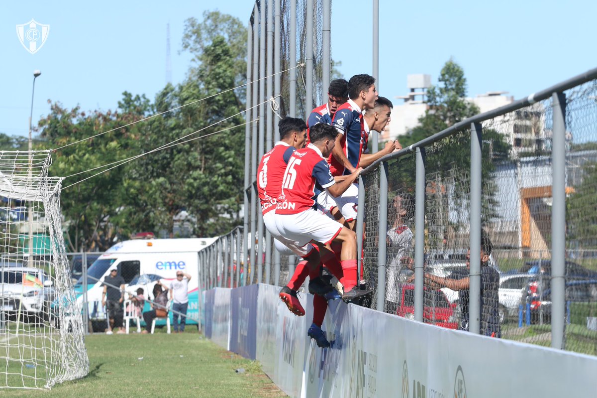 CCP1912oficial's tweet photo. #Formativas | ¡CAMPEONES! 🏆 Cerro Porteño ganó 2-1 a Guaraní y es el campeón del Torneo Clausura 2021, en la categoría Sub-16.

¡Vamos los pibes! 👊

#LaMejorCanteraDelPaís 💎 
#LaPasiónDelPueblo 🔴🔵 https://t.co/qxKnMq4zIO