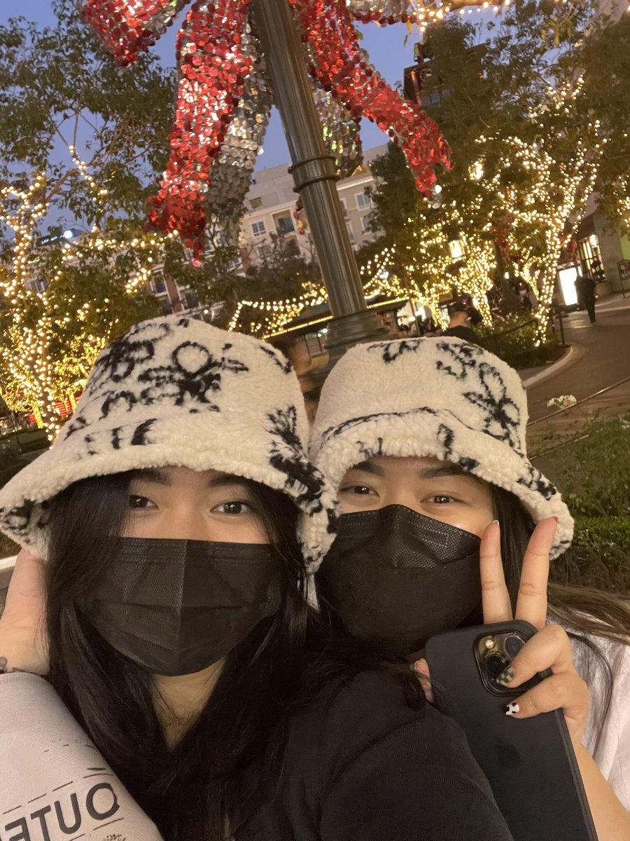 kanggyounghyun's tweet photo. the way i bought this hat as namjoon was making his speech https://t.co/Tb1WvqrOwY