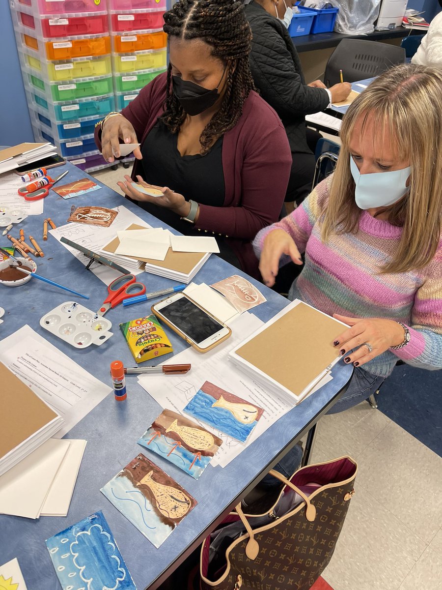 PS169x's tweet photo. Today’s great PD session was all about incorporating the Arts into our units!! What a great experience!!! Everyone was hard at work today 🎨🖌📖 #BArocks 🧡💙@theCEI @District11BX @cristinevaughan https://t.co/4KqDDuuKjI