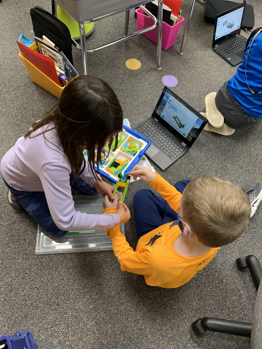 SearcyK's tweet photo. Love watching these minds work, problem solve, and above all create! #steam #legowedo2 #prairiepride #bebold203 https://t.co/uhLkttGFj7
