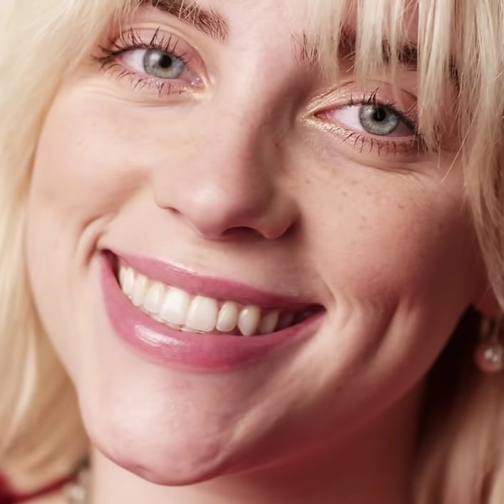 bestpicsbil's tweet photo. billie eilish being the most cutest human in this world https://t.co/am0DaeUSMn