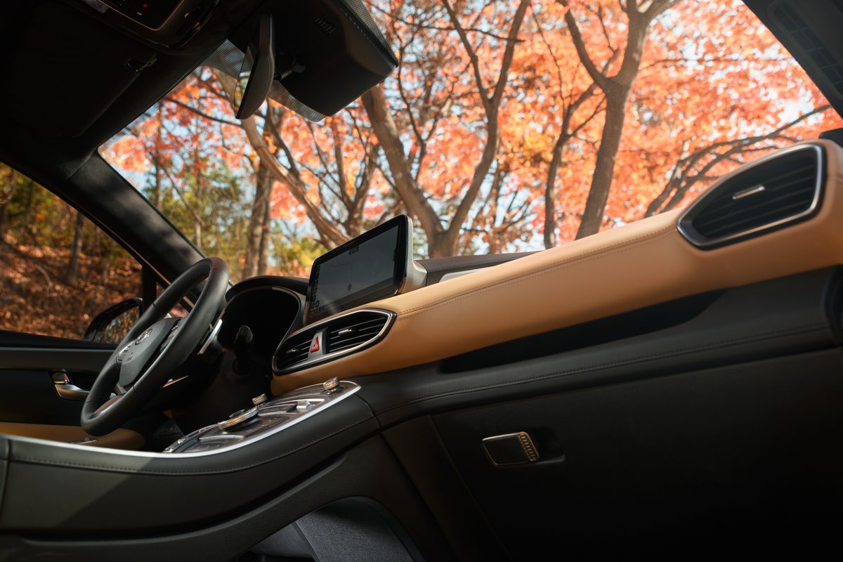 HMGnewsroom's tweet photo. Bold and modern. Unleashing its strong identity.

#SantaFeHybrid #Hyundai #HyundaiSantaFe #SantaFe #Hybrid #SUV #FamilyCar #CarDesign #Design #CarPhotography #Carpics #FallScape #Driving #Car #Automobile #Autumn #Fall https://t.co/DluOpdIaMo