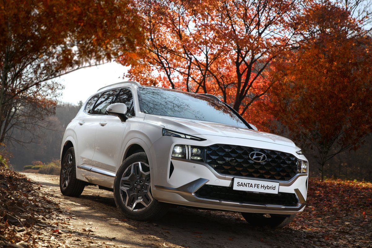 HMGnewsroom's tweet photo. Bold and modern. Unleashing its strong identity.

#SantaFeHybrid #Hyundai #HyundaiSantaFe #SantaFe #Hybrid #SUV #FamilyCar #CarDesign #Design #CarPhotography #Carpics #FallScape #Driving #Car #Automobile #Autumn #Fall https://t.co/DluOpdIaMo