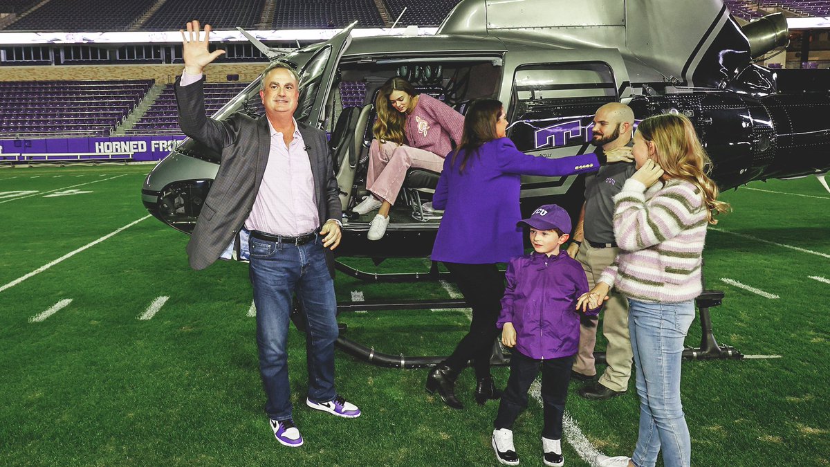 TCU_Athletics's tweet photo. Welcome home, @CoachSonnyDykes!

#GoFrogs https://t.co/w2oJlRHNN1
