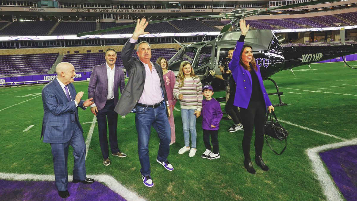 TCU_Athletics's tweet photo. Welcome home, @CoachSonnyDykes!

#GoFrogs https://t.co/w2oJlRHNN1