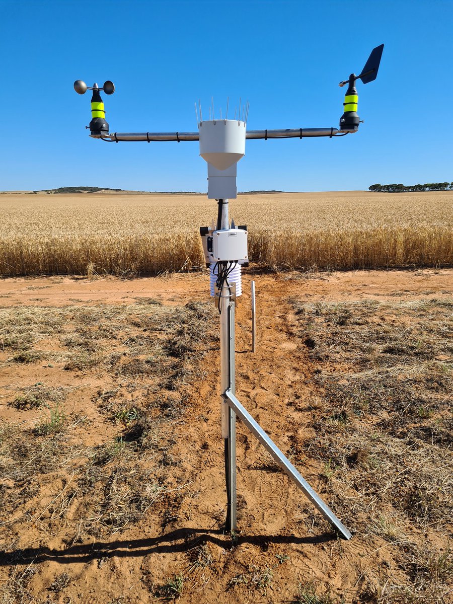 I'm a busy fella this week with 20 #weatherstations &amp; <a href="/EnviroProProbes/">EnviroPro SoilProbes</a> to install across Vic. Really appreciate work <a href="/daleboyd2/">dale boyd</a> &amp; colleagues do with soil probe data here.

Digging not too bad after rain, but 1st warm week of the season is bringing out the gravy. <a href="/mattrohde8/">Matt Rohde</a>