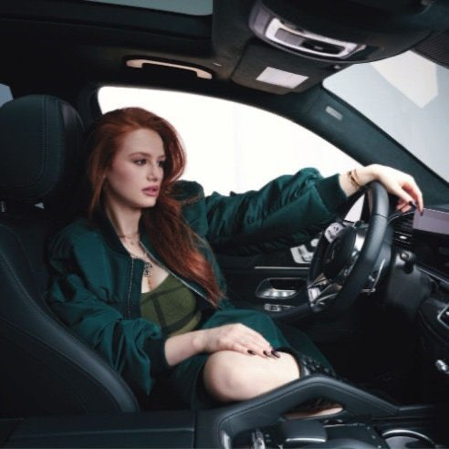 itschoniz's tweet photo. mads                                               MADELAINE https://t.co/UbIip1WIM3