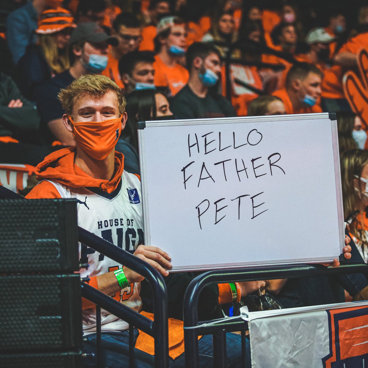 NDmbb's tweet photo. Father Pete's fans extend far and beyond South Bend.

#GoIrish https://t.co/TS9RZztPHR