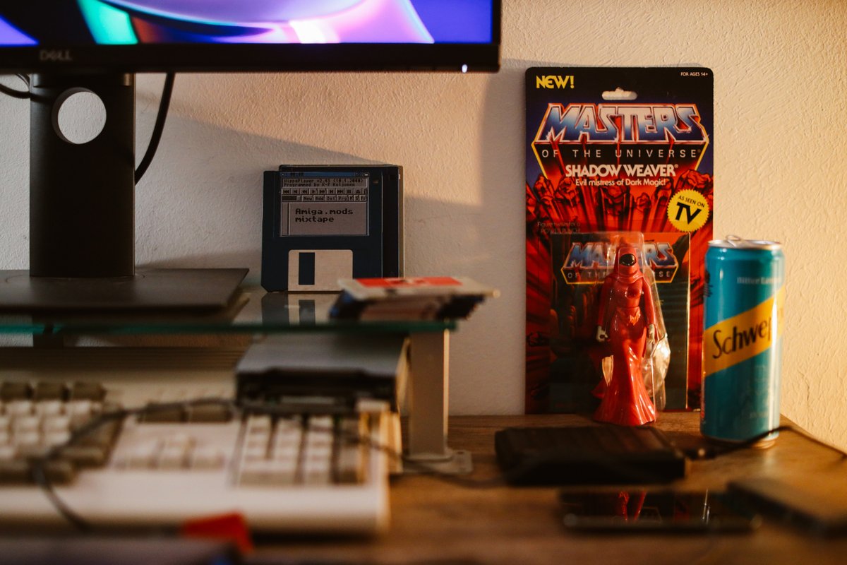 anndrew82's tweet photo. Shadow Weaver lurking on my desk behind the Amiga 1200. 80s style figure of a character that actually wasn't available in the 80s goes so well with the A1200 that is also equipped with new tech. Best of both worlds I guess? Thanks @super7store 🙌 https://t.co/6srYEAPJdf