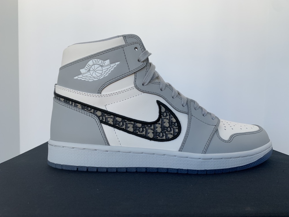 FlipAuctions's tweet photo. Air Jordan Air Dior (Wolf Grey/Sail/Photon Dust/White) starting at USD 2000. https://t.co/mAR7fuvO4d #AirJordan https://t.co/bSYyQbFBez