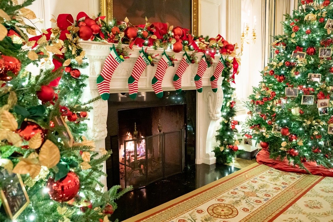 WhiteHouse46's tweet photo. Today, @FLOTUS unveiled the White House holiday decorations. Learn more about the inspiration at https://t.co/H7m8ZRjaWm. https://t.co/3i7NjeIzRb