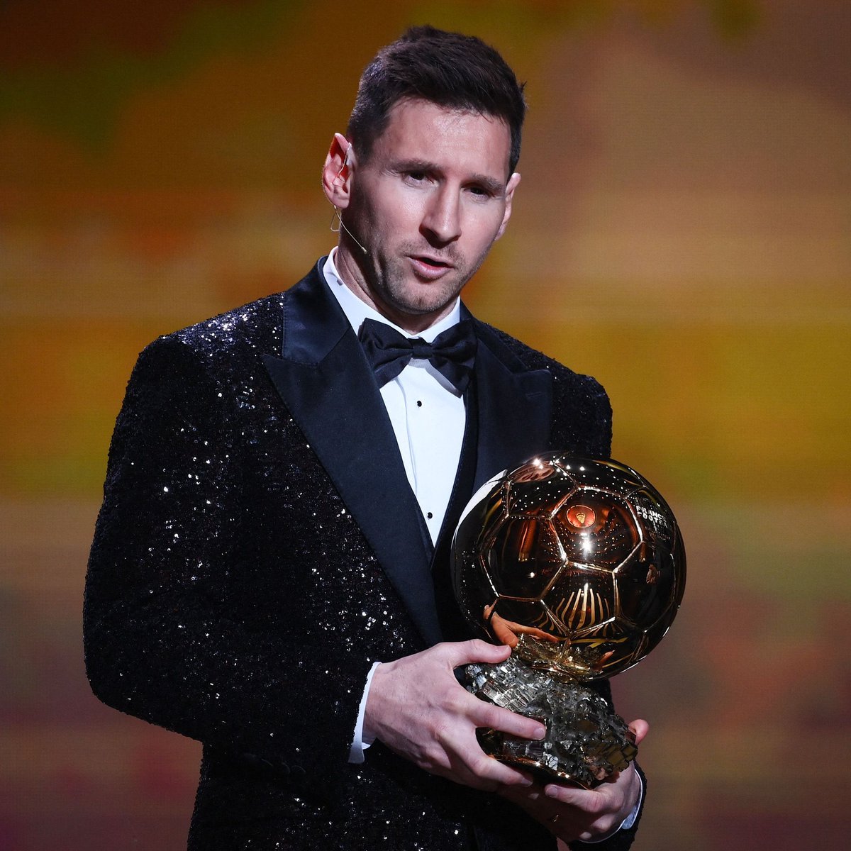 BenjDaSilva's tweet photo. Félicitations à Lionel Messi pour son 7e #BallonDor Évidemment c’est un joueur extraordinaire.

Mais j’ai quand même une grosse pensée pour Benzema et Lewandowski. https://t.co/LtWPoIng8B