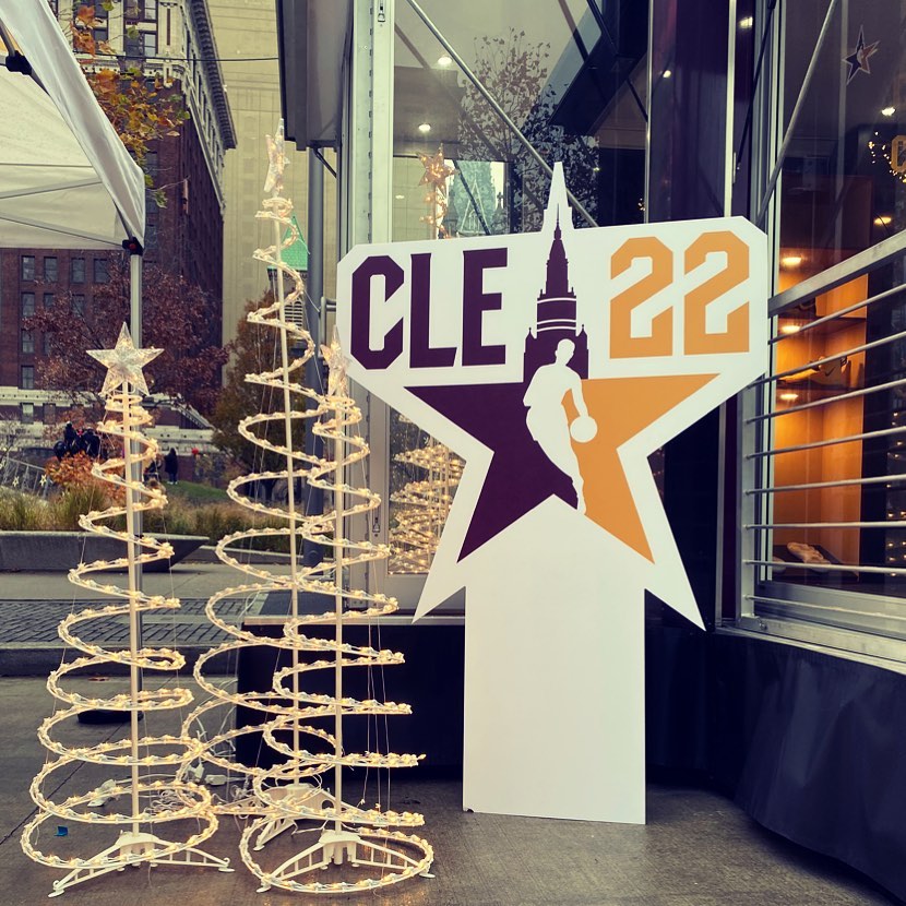 CLESports's tweet photo. a magical weekend lighting up all of CLE at @DowntownCLE #Winterfest ✨🎄
had a blast with our friends @cavswgnation #AllForFunTour getting our fellow Clevelanders pumped for @nbaallstar to head to The Land this Feb.🏀⭐️
Info at https://t.co/wOQmDlB8IK #NBAAllStar #Thisiscle https://t.co/GDLGOlwWqi