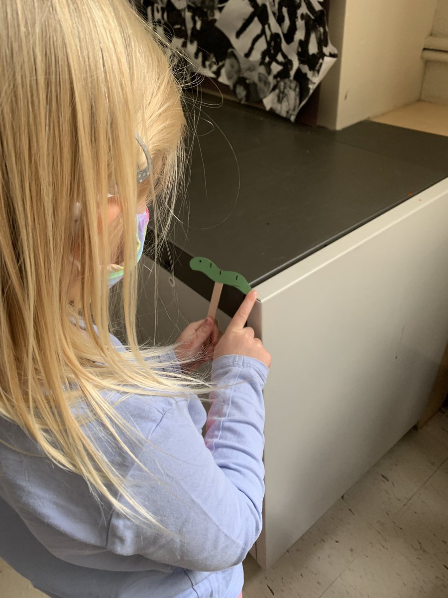 BarbieriRm2's tweet photo. It was measuring day in Rm 102.  We’re learning about measuring ‘Inch by Inch’.  @BarbieriRm102 @AllenbyPS_TDSB @MichelleLaMar15 https://t.co/gC1HeyMW0E