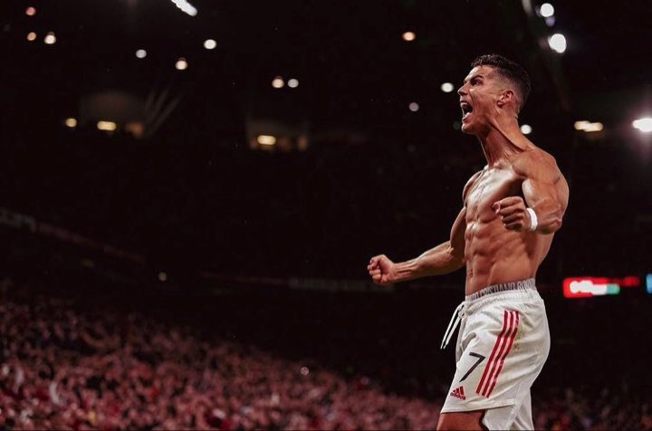 Que nunca se esqueçam deste nome: Cristiano Ronaldo. 
O melhor jogador de todos os tempos! Siuuuuuuuuu