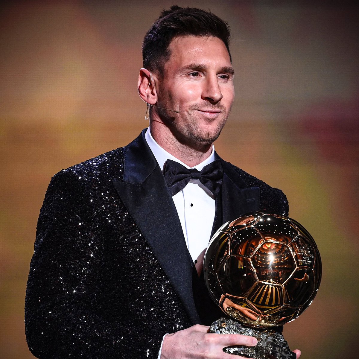 BlazquezFont's tweet photo. 🗣Johan Cruyff, en 2012: “Leo Messi será el jugador de la historia con más Balones de Oro. Es probable que gane seis o siete trofeos de este estilo. Francamente es incomparable”. #BalondeOro https://t.co/8NqL1Aeope