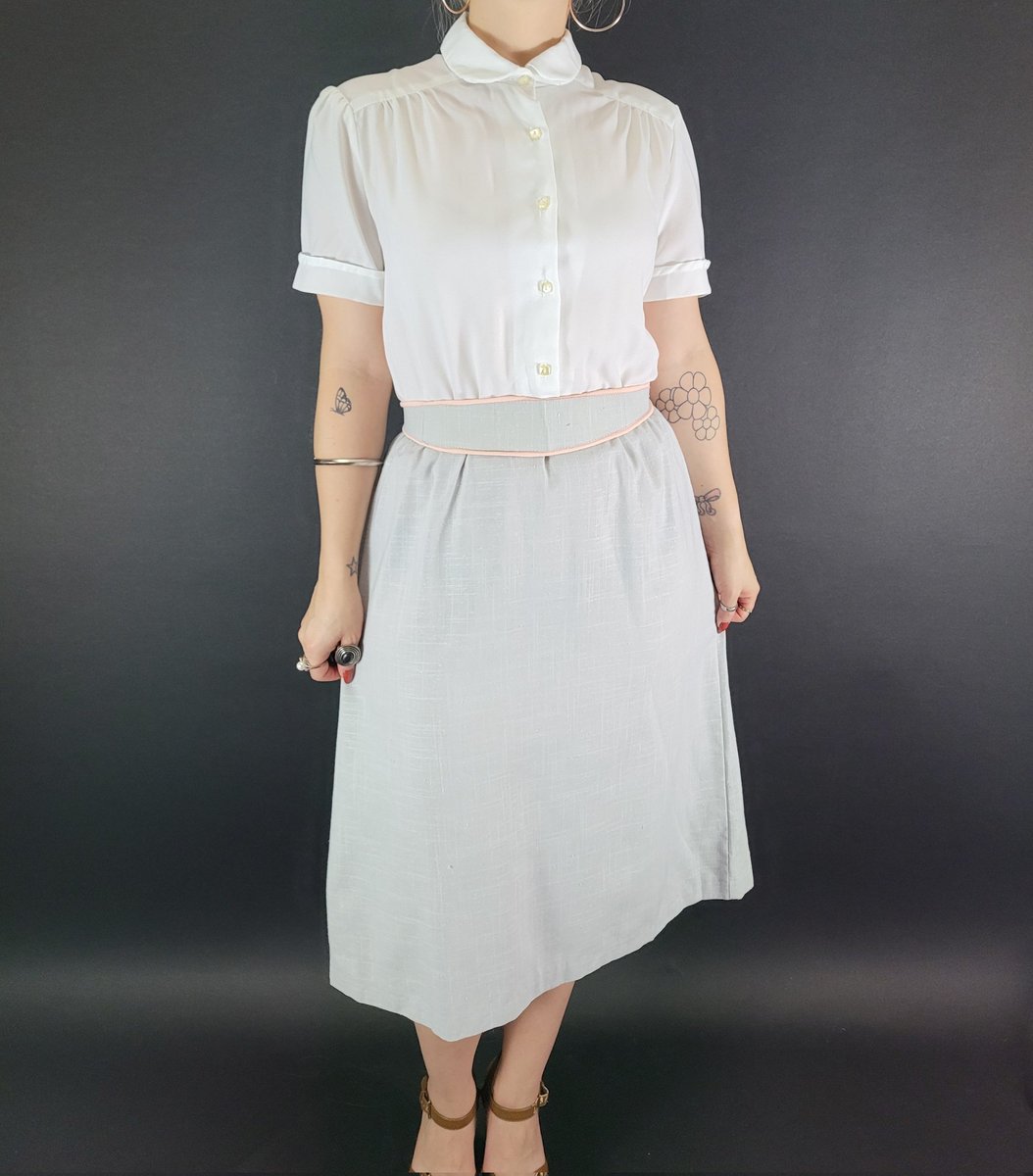 🌟80s Peter Pan Collar Belted Shirtwaist Dress🌟
🌼wildfirevintageco.com🌼
#1980sfashion #1980sstyle #vintagedress #dress #shirtwaistdress #shirtdress #daydress #belteddress #80sshirtwaistdress #peterpancollar #secondhand #dresscute #80sretro #officechic #wildfirevintage