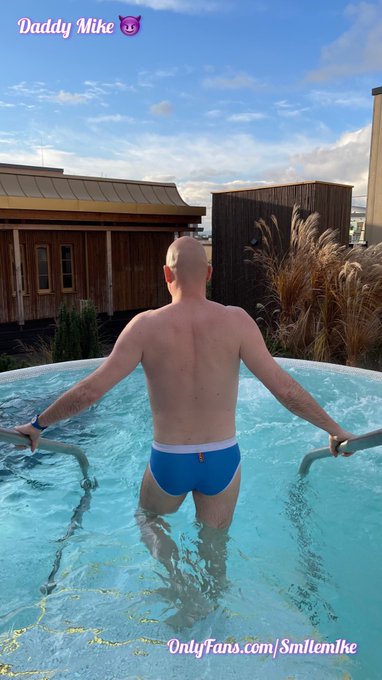 2 pic. Front or Back - what you like more? ??♂? https://t.co/p2D0Pop3cH