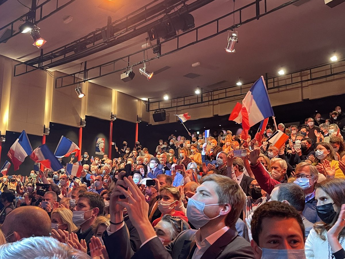PascaleGruny02's tweet photo. Ce soir, salle comble à Boulogne Billancourt avec @vpecresse plus de 1000 participants ! Belle introduction de Pierre Christophe Baguet Brice Hortefeux et Guillaume Larrivé. Oui Valerie est prête oui elle va gagner nous allons gagner ! #CongresLR #Pecresse2022 https://t.co/ghk3I5vnmc