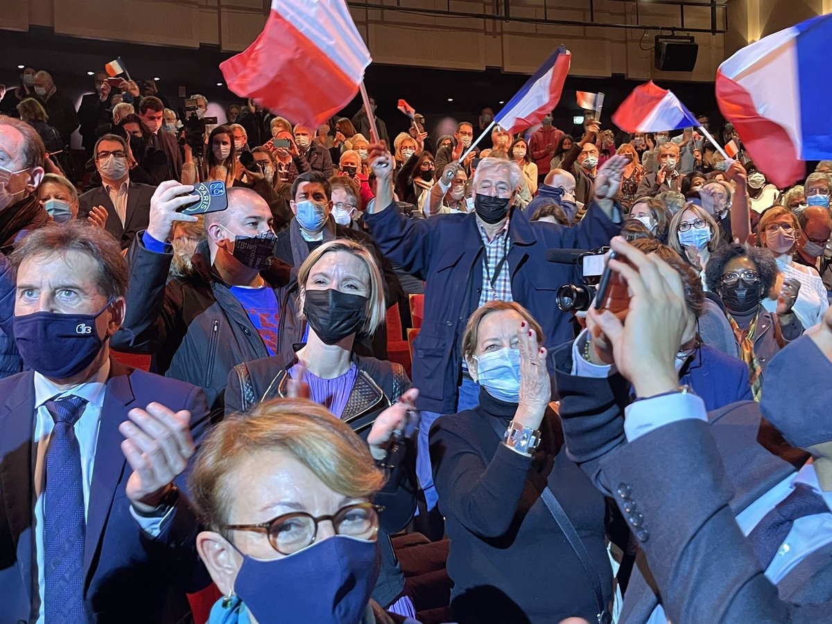 PascaleGruny02's tweet photo. Ce soir, salle comble à Boulogne Billancourt avec @vpecresse plus de 1000 participants ! Belle introduction de Pierre Christophe Baguet Brice Hortefeux et Guillaume Larrivé. Oui Valerie est prête oui elle va gagner nous allons gagner ! #CongresLR #Pecresse2022 https://t.co/ghk3I5vnmc