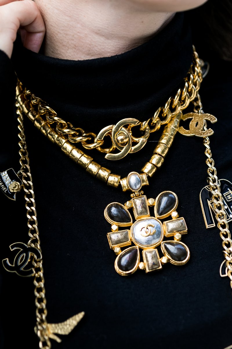 classic_coco's tweet photo. Surprise … Cyber Monday is here!! Don’t miss out on this rare sale opportunity to snag some. #chanel vintage jewelry 🤩 

Use code COCOMONDAY at checkout! #cybermonday 
https://t.co/dGEJmXSxrO https://t.co/9kUQeYwFAH