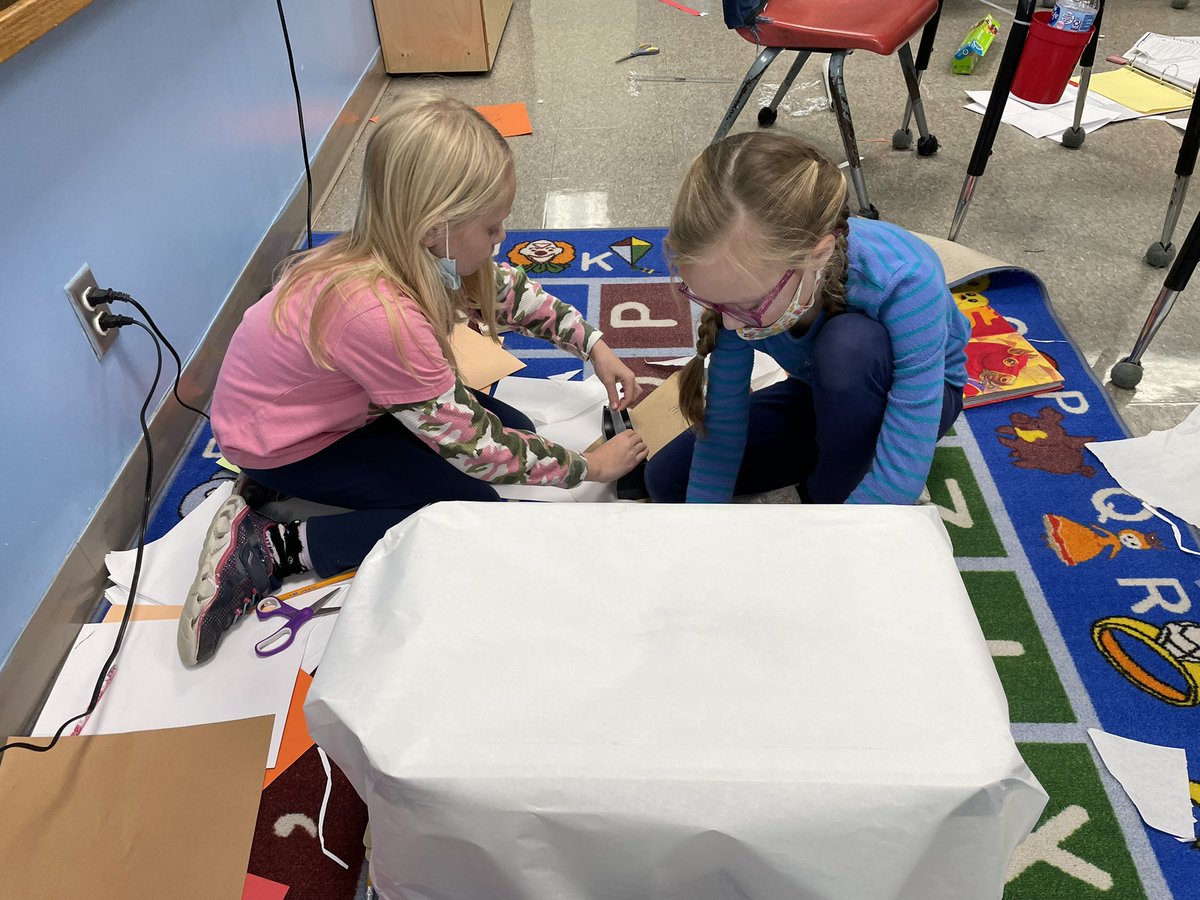 mquick56's tweet photo. We learned how animals stay warm in below 0 temps. Then, we got to build models of homes we could stay in that weather, and still be warm! #scienceisfun #2ndgrade #4teamvalley https://t.co/zOPV57Q2GO