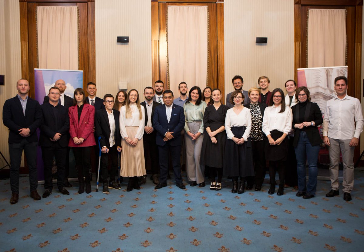tariqahmadbt's tweet photo. It was a delight to meet so many youth activists &amp; advocates from #BosniaandHerzegovina that are working to deliver positive changes in their communities. 🇬🇧 Government firmly believes that work at the community level is essential to support people at risk of exclusion. https://t.co/52M7vyhTlk
