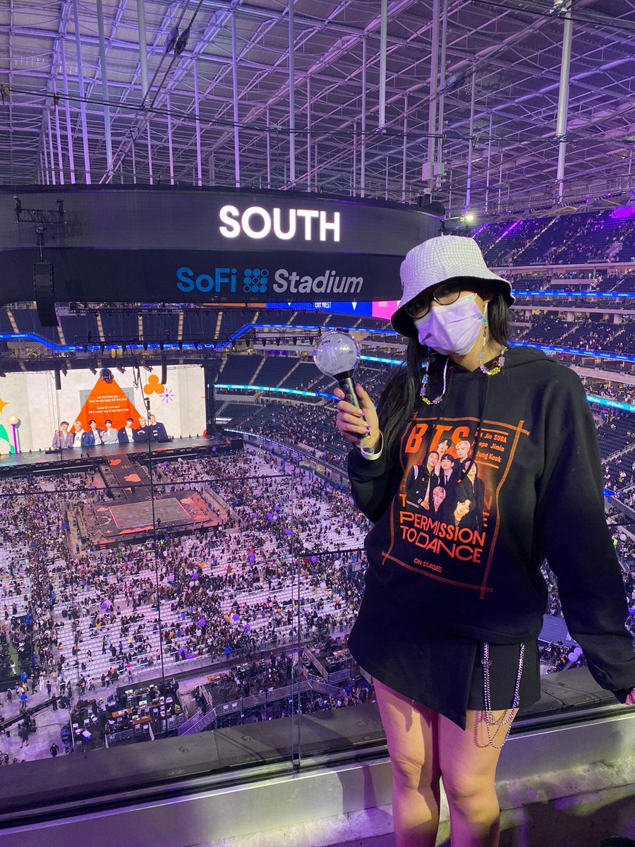 _jmchesse's tweet photo. The best experience of my whole life!💜 #PTD_ON_STAGE_LA_Day2 #PermissionToDanceOnStageLA #PermissiontoDance 
@BTS_twt 

Representando mi bello país PANAMÁ!🇵🇦.
@PanamaBts @FocusOnBTS_pty https://t.co/ByIzFXw7Ay