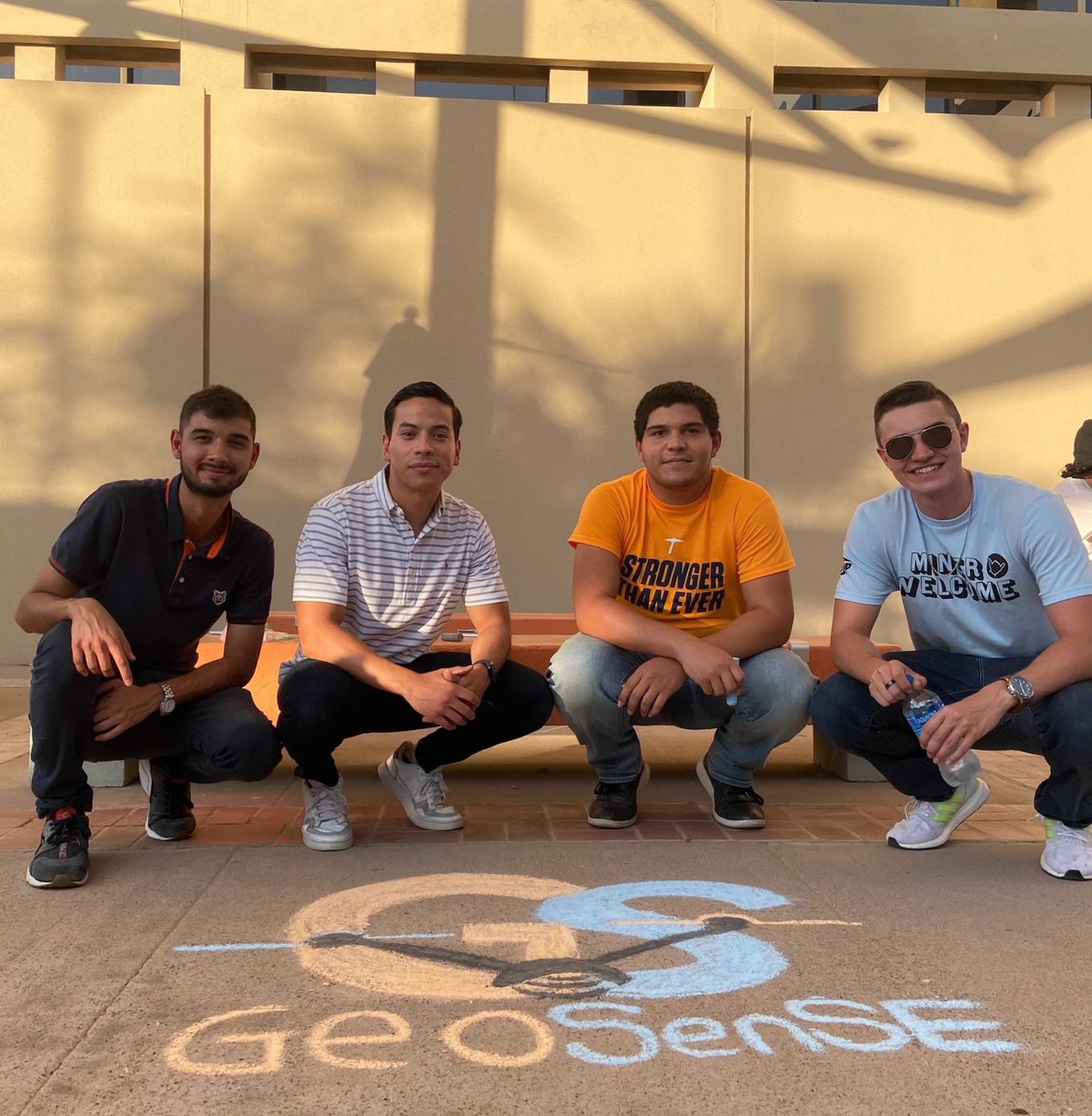 Geosenseutep's tweet photo. Happy Monday everyone! The GeoSenSE team wishes you a great start of the week! 🤙😉☀️ #Science https://t.co/kmd7EasBdE