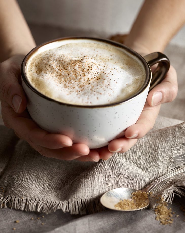 AgencyMJ's tweet photo. Warm hands + thankful hearts = sereni-tea 🤍

Creative: Kyle Dreier

#teatime #beveragephotography  #thankful #holidaydrinks #agencymj https://t.co/wfCNTsINi1