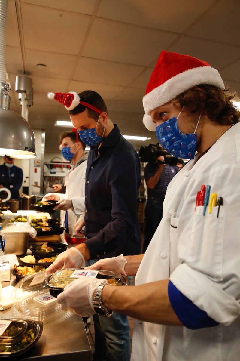 No hearts bigger than these. 💙❤️ Our players + their significant others spent this afternoon preparing meals for our annual @gardenofdreams holiday dinner.