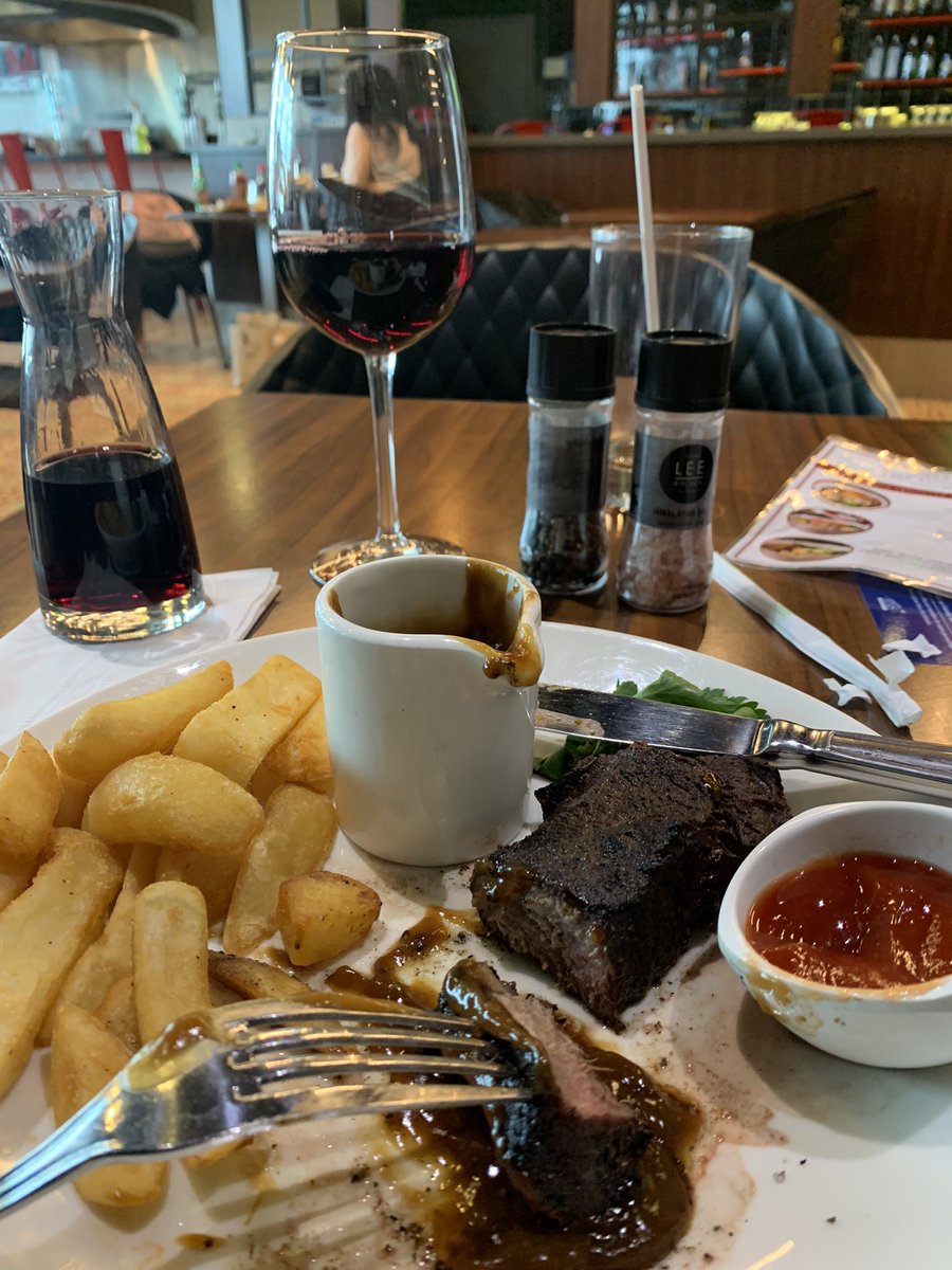 PrinzElvis's tweet photo. Steak 🥩 was good 👍 thanks 😊 @prioritypasscom in lounge #LeeKitchen at @TorontoPearson and move with @AirCanada https://t.co/LTD4Ur5q40