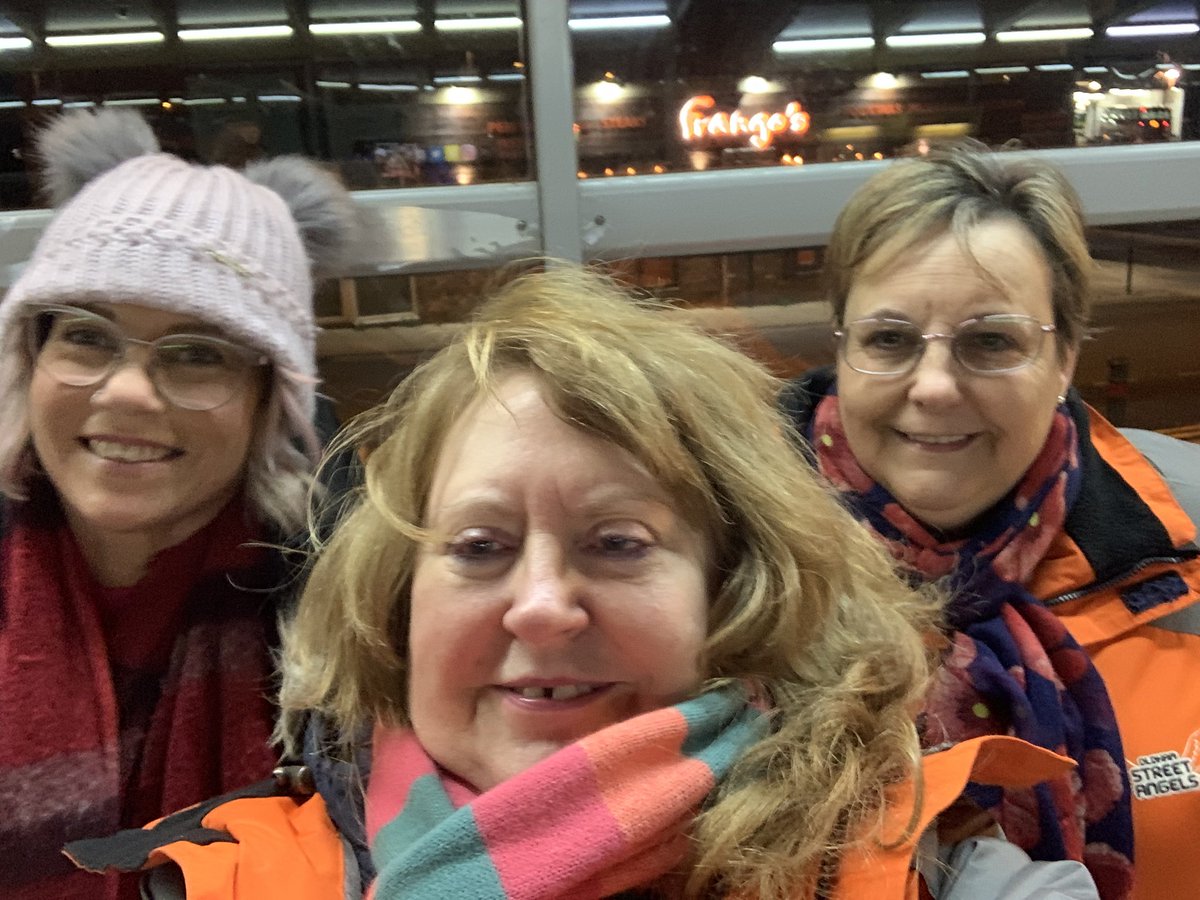 jeanhurls's tweet photo. We @OldhamAngels have started a new #TwilightTeam operating Wednesdays 4pm -7pm & Thursdays 4pm-7pm then Fridays 7pm - 10pm & Saturdays 7pm-10pm offering a reassuring presence in Oldham town centre especially to women& girls leaving school/work #oldhamhour https://t.co/bmvf0g5JOz