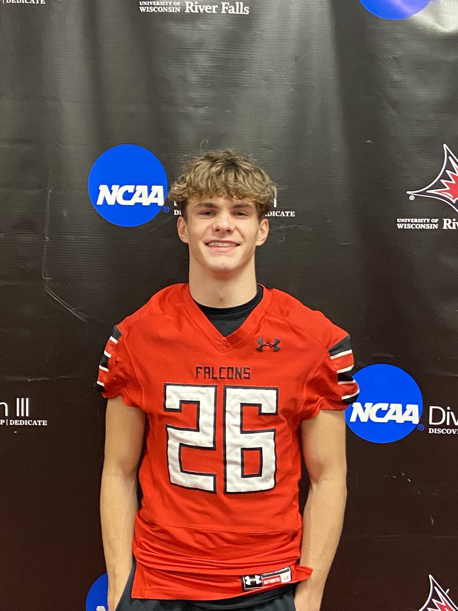 AaronLee2022's tweet photo. After a great visit I am proud to announce that I have received my first college offer to play at UW River Falls!!! @UWRFFootball  @CoachJMath @CoachBetton44 @SaberFootball16 https://t.co/BEdxBRVtFB