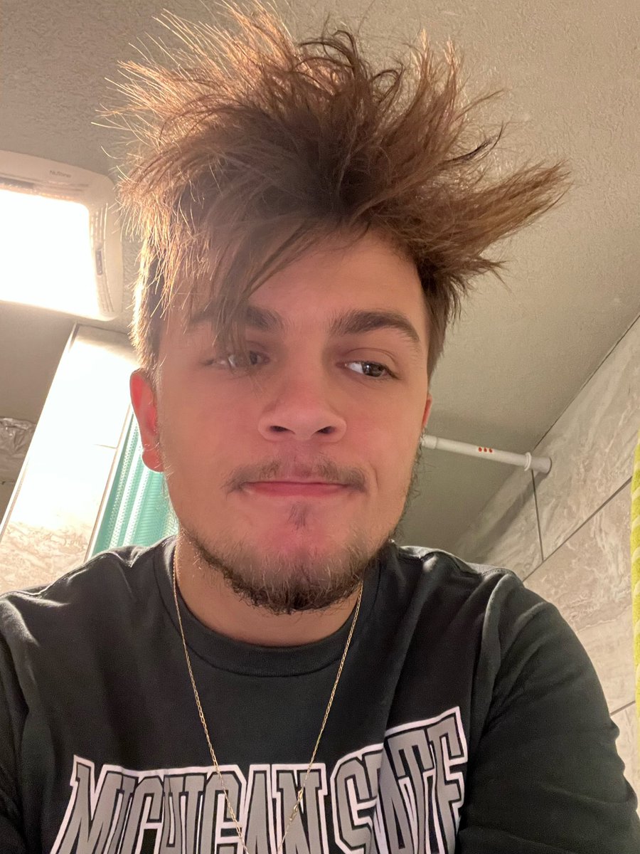 OfficialJaskoYT's tweet photo. Styling my hair is an every day issue https://t.co/XuKjUu11Sc