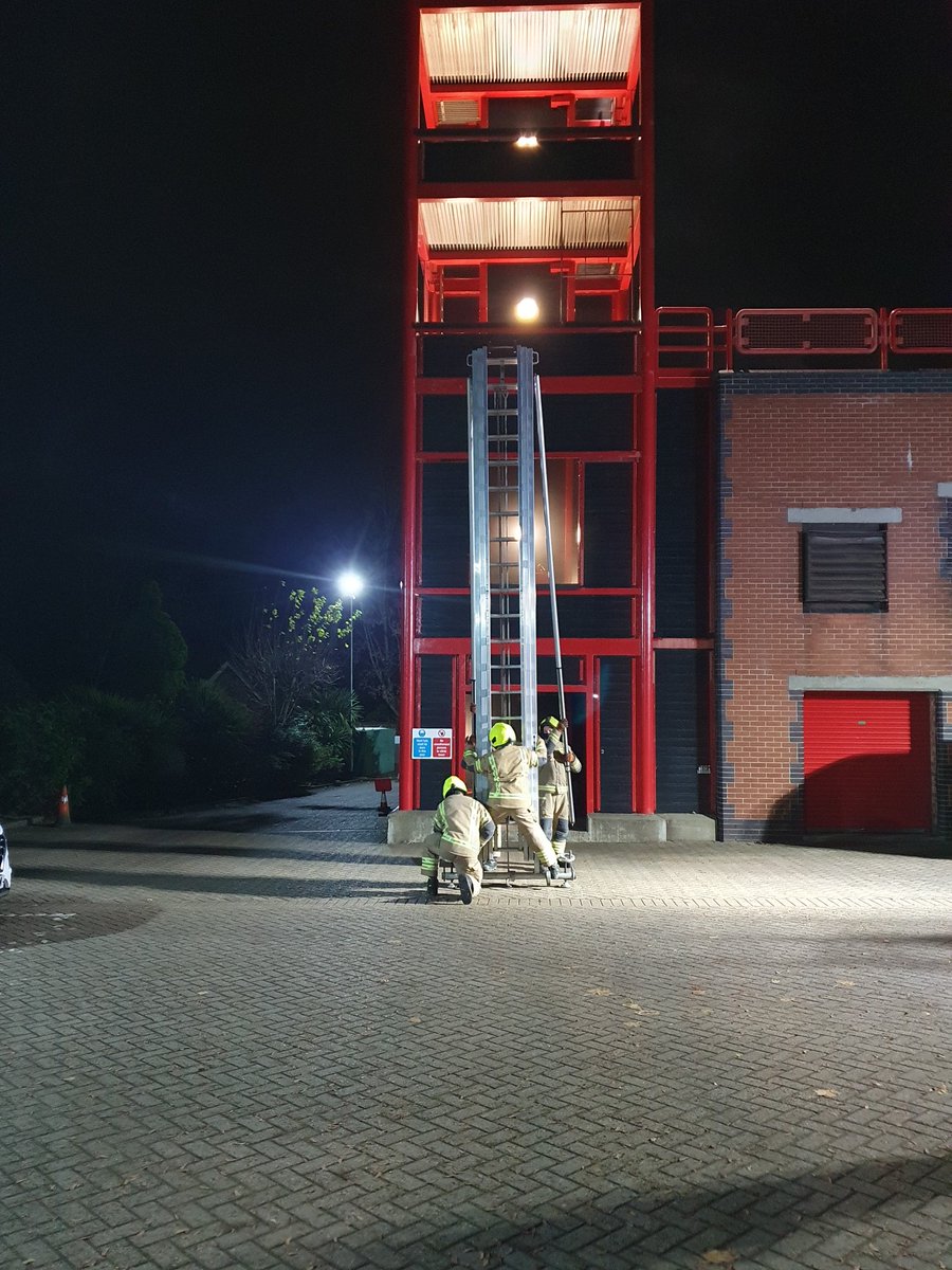 andysmith6359's tweet photo. Spent the day @SuffolkFire #BuryStEdmunds. Good to catch up with West District team, blue watch and on-call crew. Thank you all for your hospitality &amp; for such varied discussions. Out on the yard for a bit of training this evening. https://t.co/WRsg4P8qrh