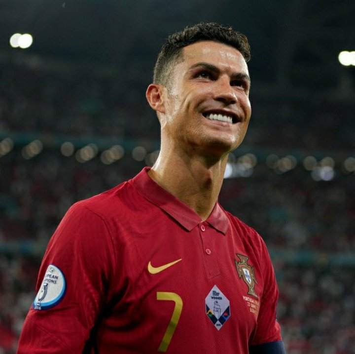 ronaldocuyumm's tweet photo. Ömrüm yettiğince seni savunacağım... https://t.co/zaofxE7xKs