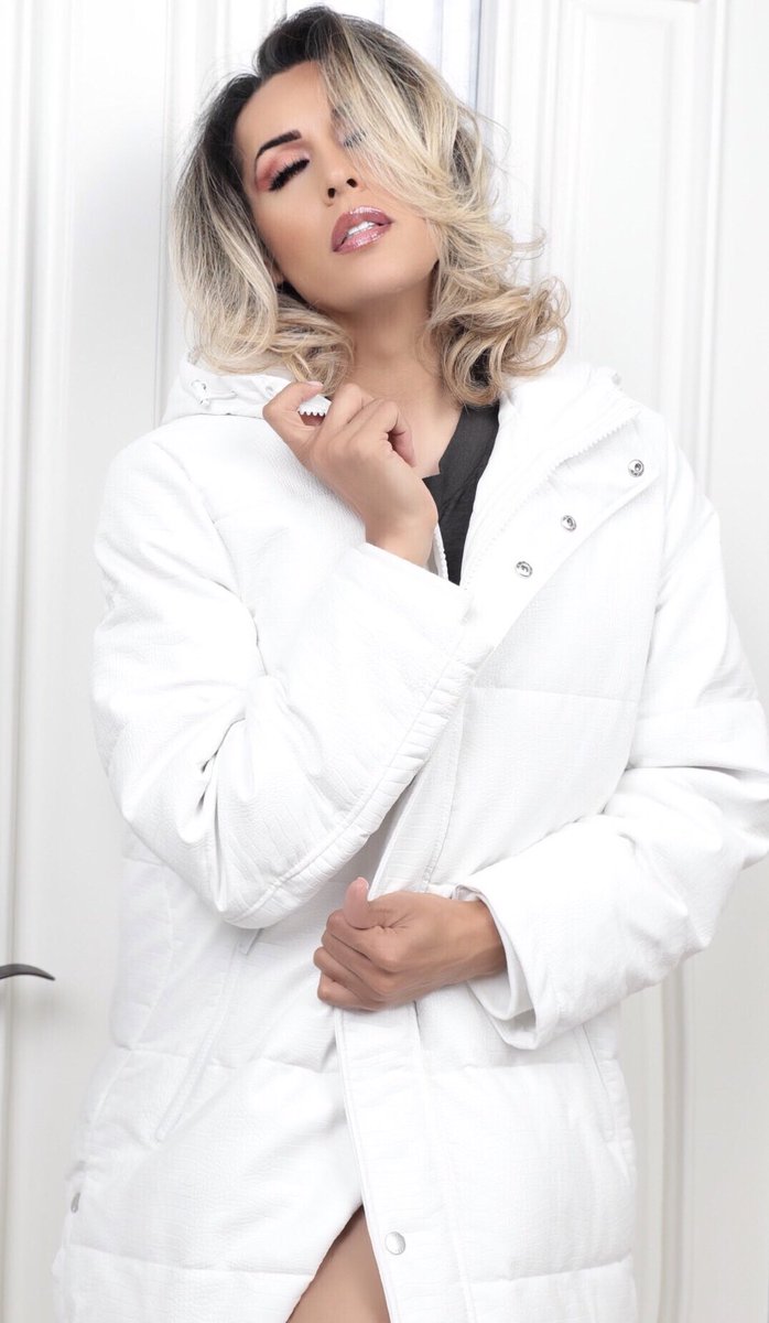 On #CyberMonday I choose to be Cyber #Snatched 😂 Get into it 🤍