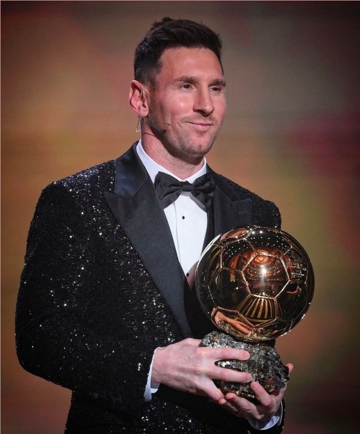 Jayuuu_07's tweet photo. Goat for the reason 👽🐐
#BallonDor #Messi #GOAT 
#messiballondor2021 https://t.co/bvtjXQYNHu