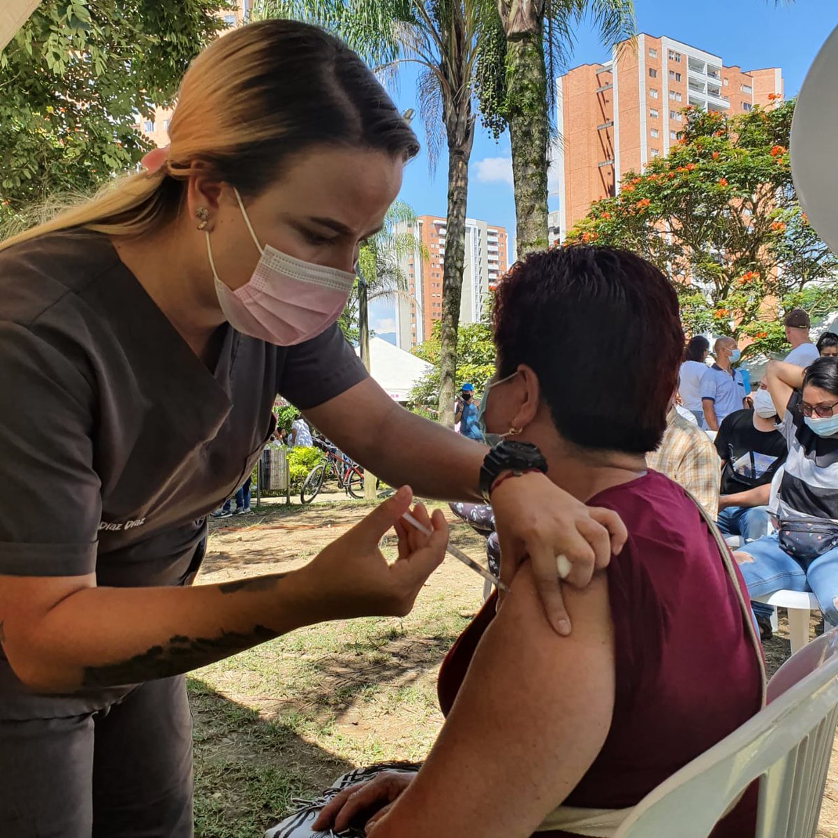DiazHospital's tweet photo. Ayer domingo 28 de noviembre, estuvimos presentes en el Parque Lineal San Remo, en la última Feria de Servicio al Ciudadano que organiza la Administración Municipal, ofreciendo diferentes servicios para toda la comunidad. 
.
.
#UNIDOSPORLAVIDA 💙 https://t.co/1cFSszcr92