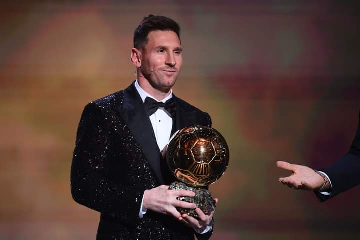 MmdOromo's tweet photo. #Lionelmessi yeroo 7ffaaf badhasa guddaa kubba miilaatin kennamu #BallonDor2021 moo'ate jira.jaalatoni kubbaa miilaa fi deggartoni #LionelMessi bagaa gammadaani! #Messin yeroo 7ffa badhaasa guddaa kana moo'atu abbaa record #addunyaa taa'erraa.
#Congratultion lionel messi!
๐ฅ๐โฝ๏ธ https://t.co/t7AKt92Y7Z