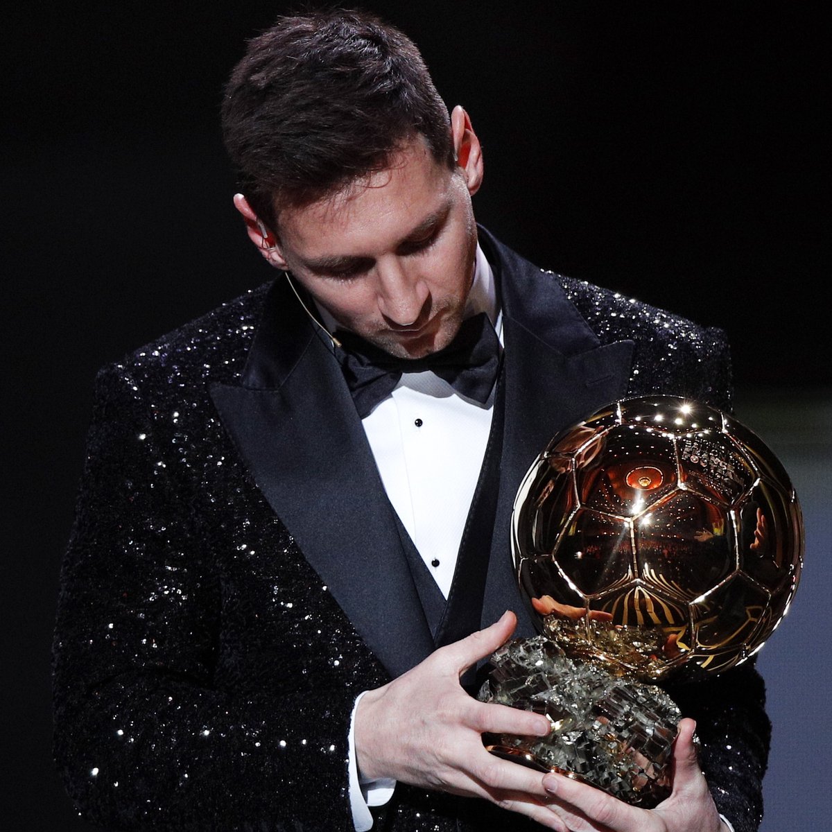 Lionel Messi:

➤ 756 goles.
➤ 318 asistencias.
➤ 947 partidos.
➤ 36 títulos.
➤ Campeón de todo con el Barça.
➤ Campeón U20, U23 y absoluto con Argentina.
➤ Sextete.
➤ Tripletes.
➤ 7 Balones de Oro.
➤ 6 Botas de Oro.
➤ 8 Pichichis.

EL MÁS GRANDE DE LA HISTORIA.