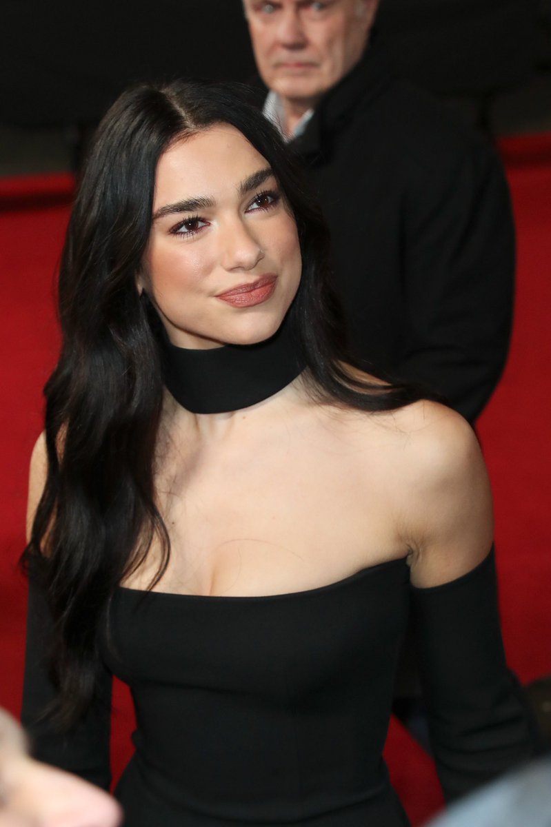 dualipacentral_'s tweet photo. 📸| LINDA! @DUALIPA no The Fashion Awards 2021 em Londres! https://t.co/asf2BXTZEl