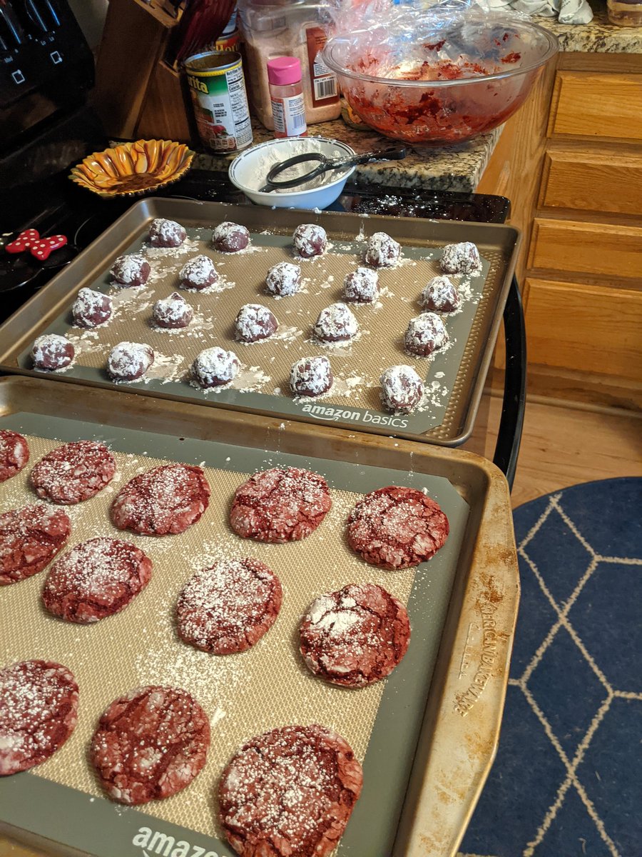 liz4now66's tweet image. A favorite on the tray...

Red Velvet...😋😋😋

#christmascookies 
#cookiesfordays 
#justkeepbaking 
#bakingbaking
#funfunfun 
#mytherapy